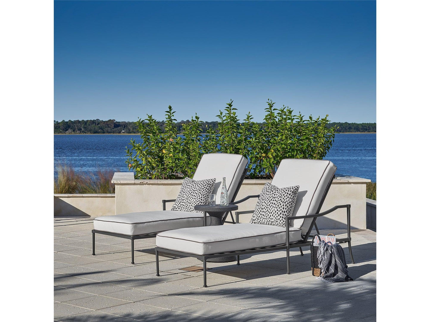 Outdoor Seneca Chaise Lounge