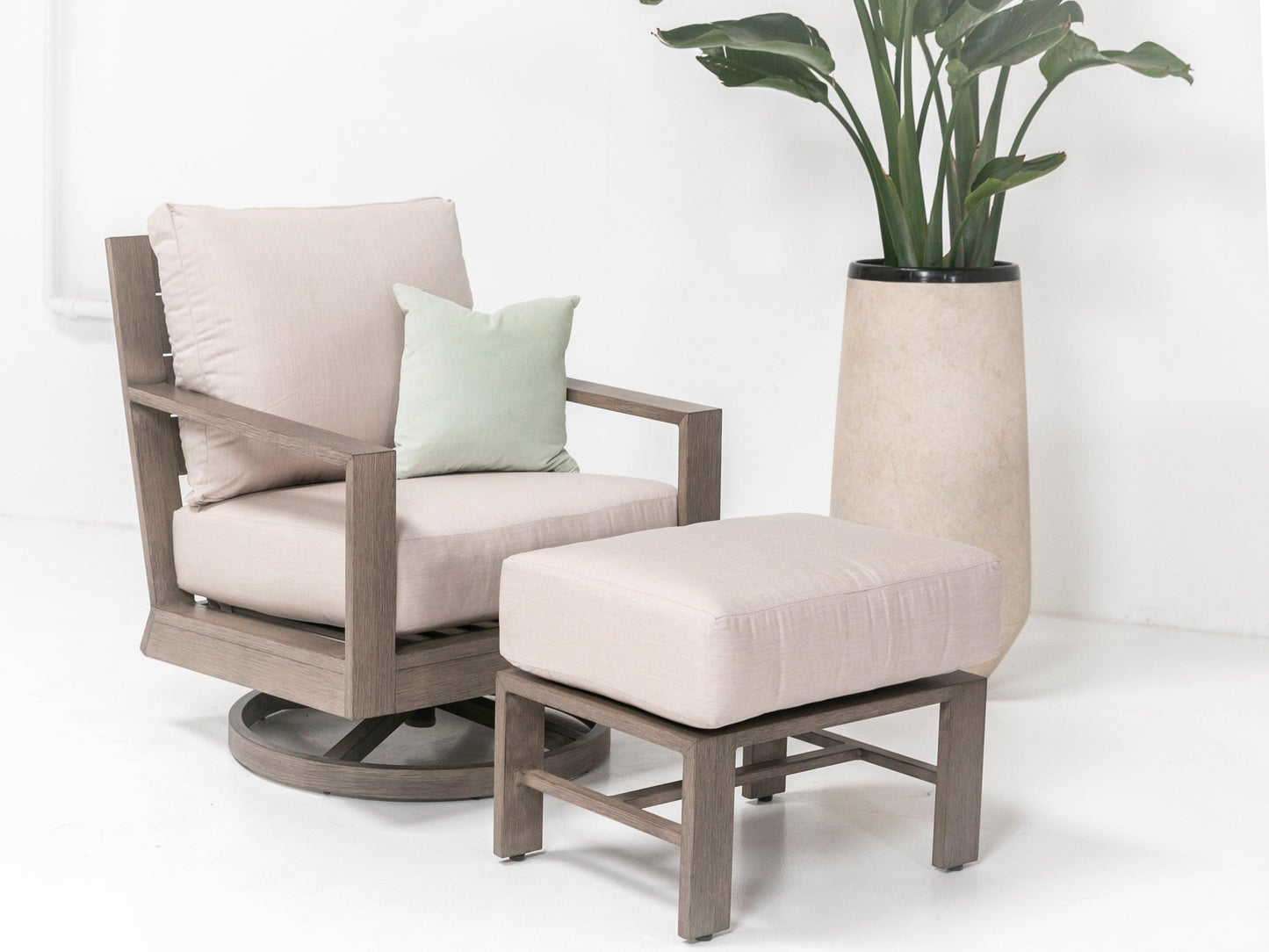 Laguna Ottoman in Canvas Flax, No Welt