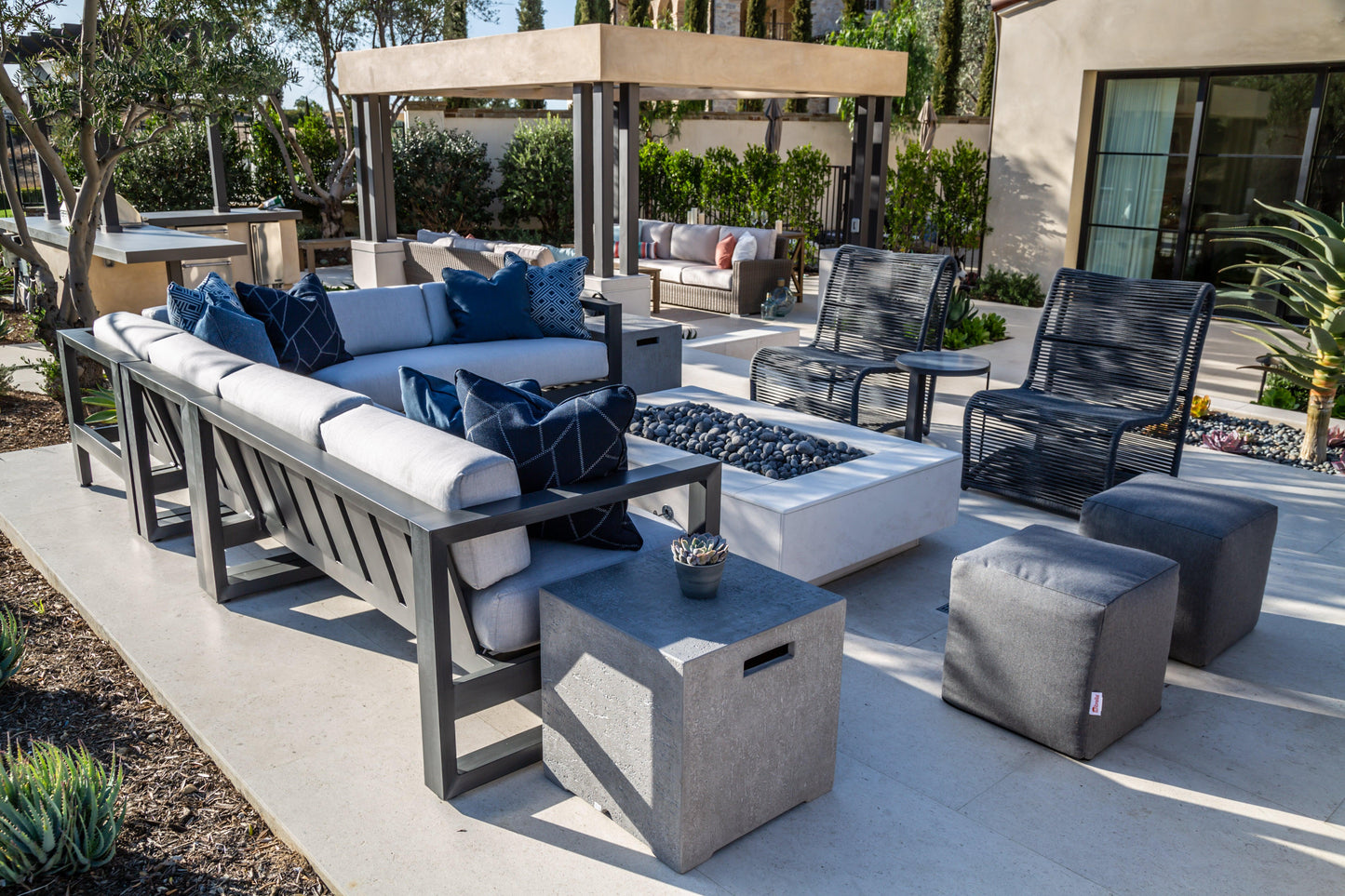 Redondo Sectional in Cast Silver, No Welt