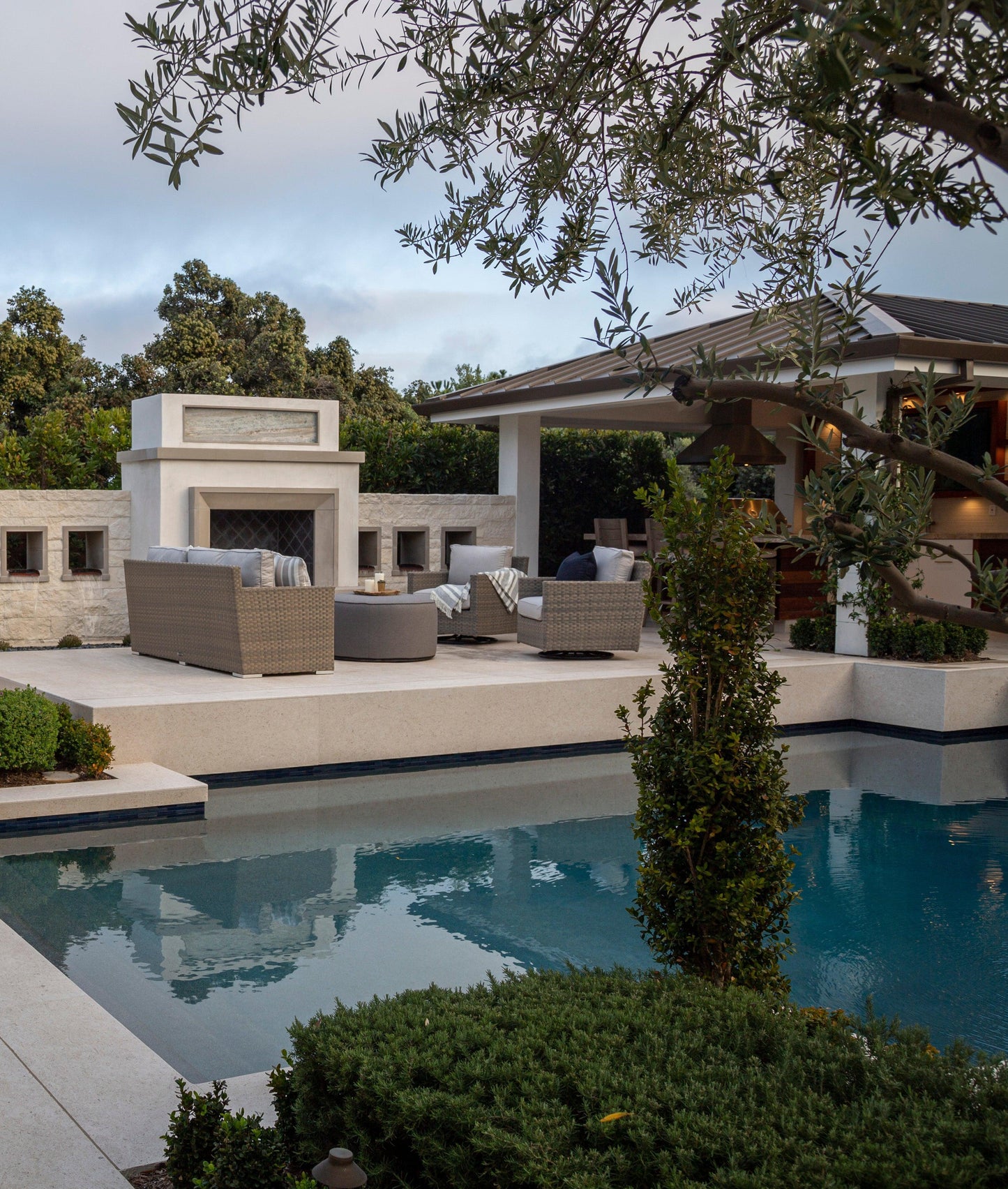 36 Round Coffee Table/Ottoman in Heritage Granite