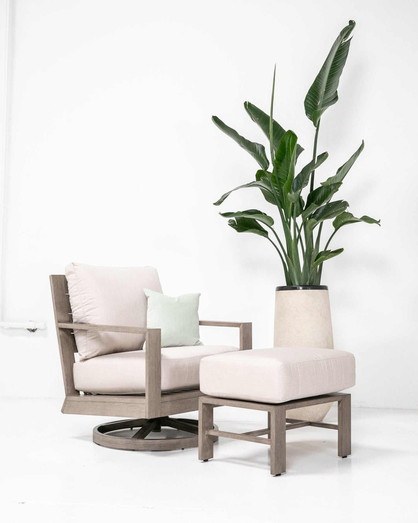 Laguna Swivel Club Rocker in Canvas Flax, No Welt